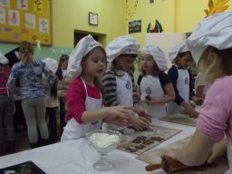 Pieczenie pierniczkow 2016 - 04